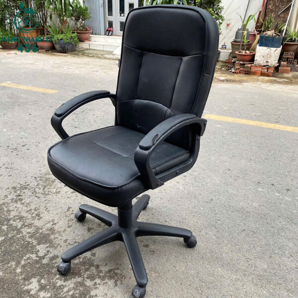 ghe-xoay-van-phong-cu-boc-da-mau-den-chac-chan (1) ghe xoay van phong cu boc da mau den chac chan 1
