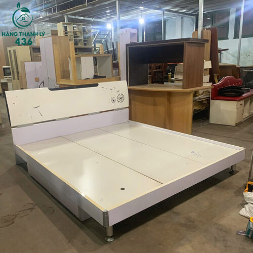 Giường Cũ 2MX1M8 Thiết Kế Phẳng Lớn Hộc Kéo Đựng Đồ Tiện Lợi 2 giuong cu 2mx1m8 thiet ke phang lon hoc keo dung do tien loi 2