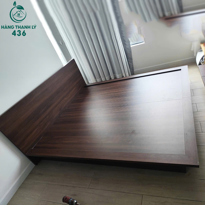 Giường Gỗ Cũ Màu Nâu Đậm 1M8 Sang Trọng Dễ Phối giuong-go-cu-mau-nau-dam-1m8-sang-trong-de-phoi Giường Gỗ Cũ Màu Nâu Đậm 1M8 Sang Trọng Dễ Phối