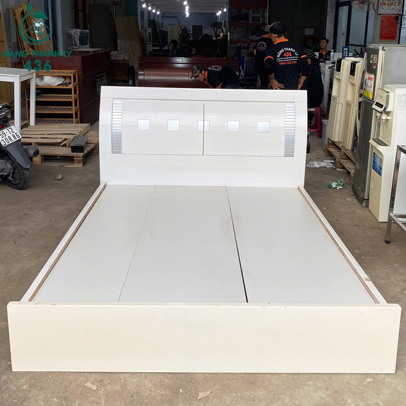 Giường Ngủ Cũ 2MX1M6 Màu Trắng Hiện Đại Đầu Giường Trang Trí giuong-ngu-cu-2mx1m6-mau-trang-hien-dai-dau-giuong-trang-tri-2 Giường Ngủ Cũ 2MX1M6 Màu Trắng Hiện Đại Đầu Giường Trang Trí