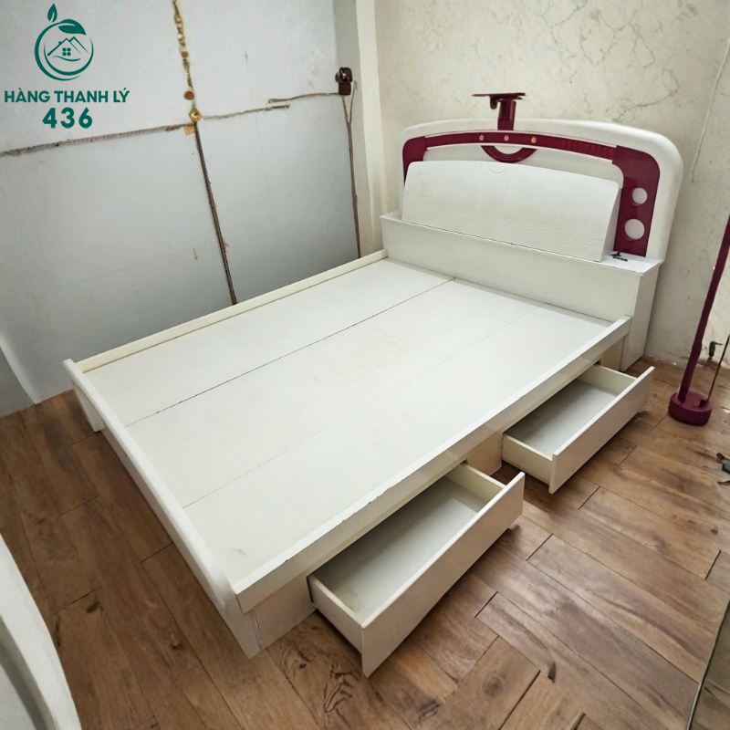 Giường Ngủ Cũ Màu Trắng Đỏ Kiểu Dáng Trẻ Trung Dễ Dàng Lắp Đặt giuong-ngu-cu-mau-trang-do-kieu-dang-tre-trung-de-dang-lap-dat-1 Giường Ngủ Cũ Màu Trắng Đỏ Kiểu Dáng Trẻ Trung Dễ Dàng Lắp Đặt
