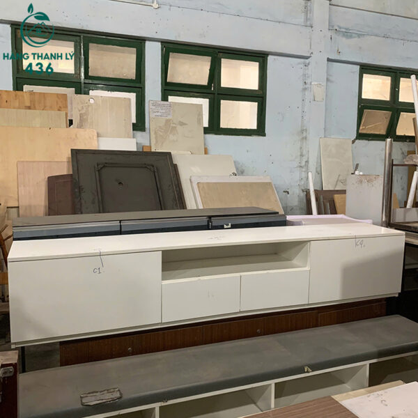 ke-tivi-cu-dai-2m4x40cm-mau-trang-be-mat-phang-de-dang-ve-sinh (1) ke tivi cu dai 2m4x40cm mau trang be mat phang de dang ve sinh 1