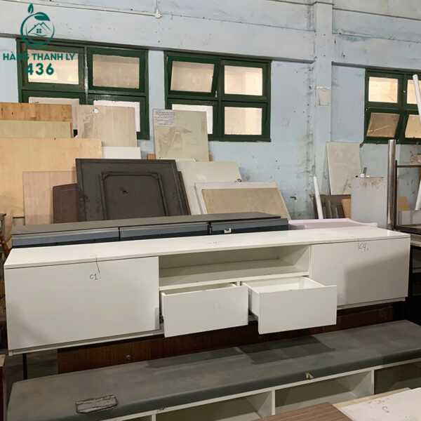 ke-tivi-cu-dai-2m4x40cm-mau-trang-be-mat-phang-de-dang-ve-sinh (3) ke tivi cu dai 2m4x40cm mau trang be mat phang de dang ve sinh 3