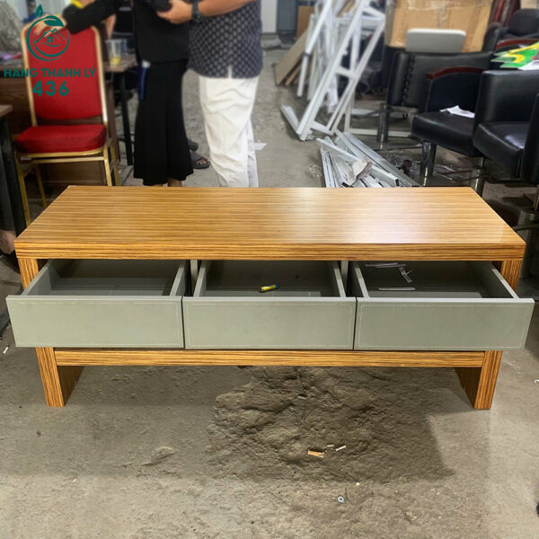 ke-tivi-cu-go-van-soc-doc-dao-co-3-ngan-keo-tien-dung (2) ke tivi cu go van soc doc dao co 3 ngan keo tien dung 2