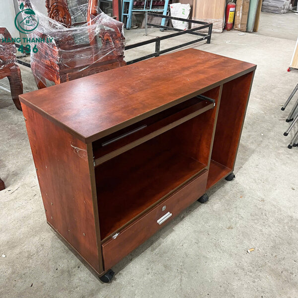 ke tivi cu hoc mo lon nhieu ngan co banh xe di chuyen 1