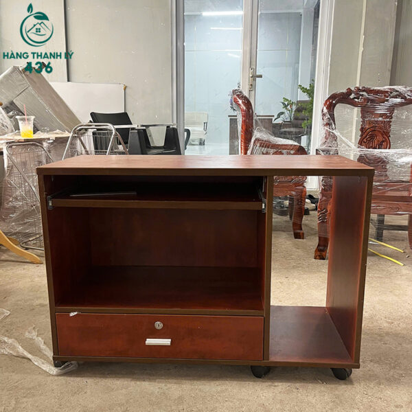 ke tivi cu hoc mo lon nhieu ngan co banh xe di chuyen 2