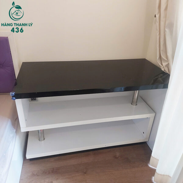 ke tivi cu mau trang mat den bong thiet ke hai tang hien dai