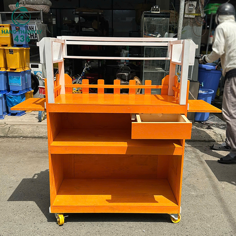 quay-ban-hang-cu-go-da-nang-tich-hop-ke-va-ngan-keo-3 Quầy Cafe Cũ Màu Cam Đa Năng Tích Hợp Kệ Và Ngăn Kéo