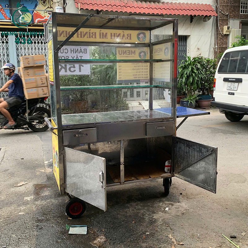 quay-ban-hang-cu-khung-kim-loai-co-banh-xe-tien-di-chuyen-2 Quầy Bán Hàng Cũ Khung Kim Loại Có Bánh Xe Tiện Di Chuyển