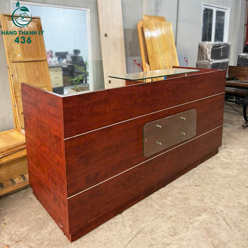 Quầy Lễ Tân Cũ Dài Rộng Màu Nâu Đỏ Sang Trọng quay-le-tan-cu-dai-rong-mau-nau-do-sang-trong-3 Quầy Lễ Tân Cũ Dài Rộng Màu Nâu Đỏ Sang Trọng
