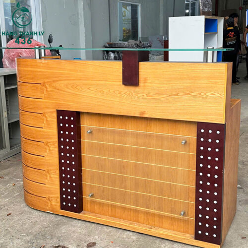 Quầy Lễ Tân Cũ Gỗ Vân Sáng Thiết Kế Có Mặt Kính 4 quay le tan cu go van sang thiet ke co mat kinh 1