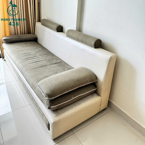 sofa bang cu dai cu mau trang ket hop dem vai mau