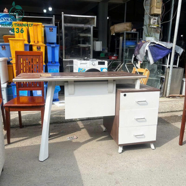 thanh ly ban lam viec phoi nau trang kem tu 3 ngan moi 90 1