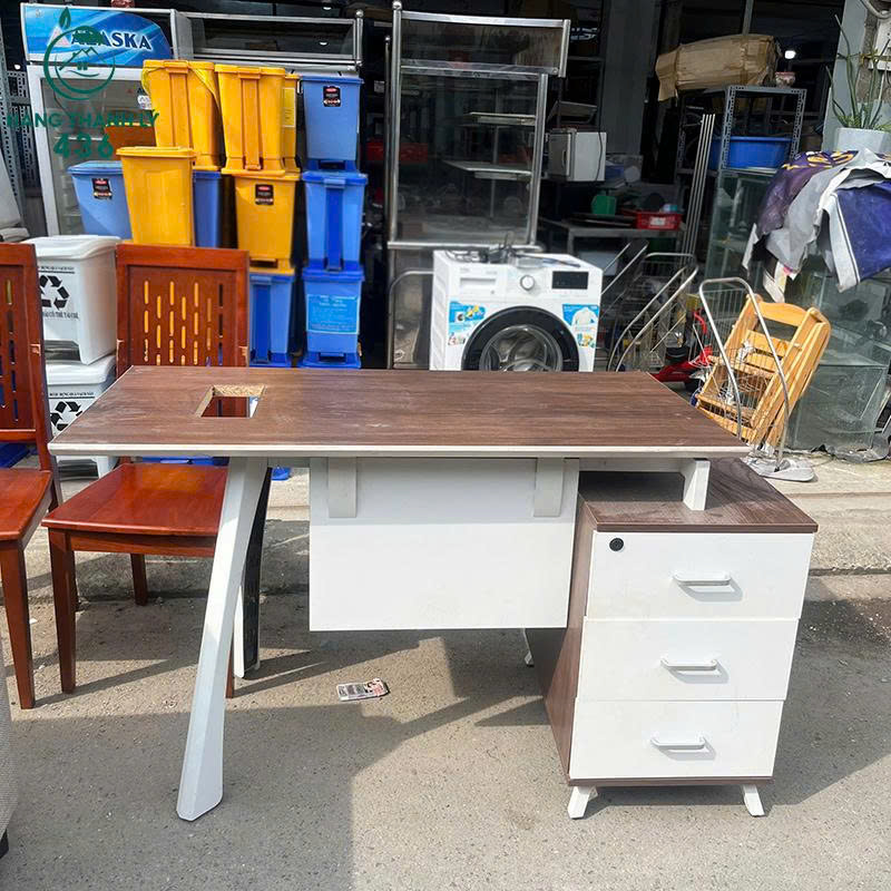 thanh-ly-ban-lam-viec-phoi-nau-trang-kem-tu-3-ngan-moi-90-2 Bàn Làm Việc Gỗ Cũ Kèm Tủ Phụ 3 Ngăn Gọn Gàng