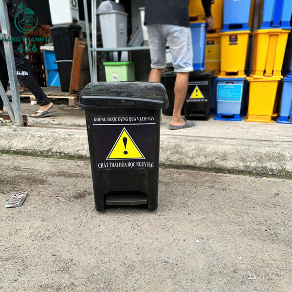 thung-dung-rac-cu-thiet-ke-chan-dap-tien-loi-nhieu-mau (7) thung dung rac cu thiet ke chan dap tien loi nhieu mau 7