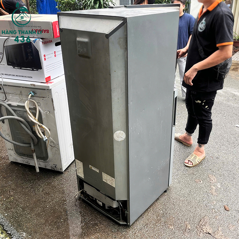 Tủ Lạnh Cũ Thiết Kế 2 Cánh Ngăn Đá Trên Màu Bạc Sang Trọng tu-lanh-cu-thiet-ke-2-canh-ngan-da-tren-mau-bac-sang-trong-3 Tủ Lạnh Cũ Thiết Kế 2 Cánh Ngăn Đá Trên Màu Bạc Sang Trọng