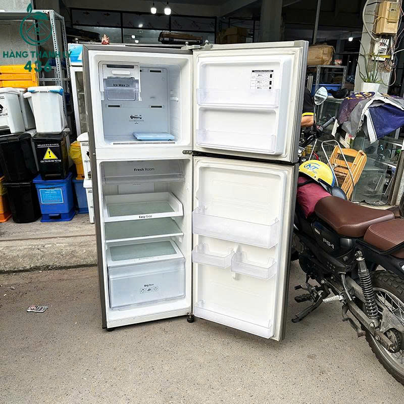 tu-lanh-samsung-cu-mau-bac-dung-tich-lon-2 Tủ Lạnh Samsung Cũ Màu Bạc Dung Tích Lớn