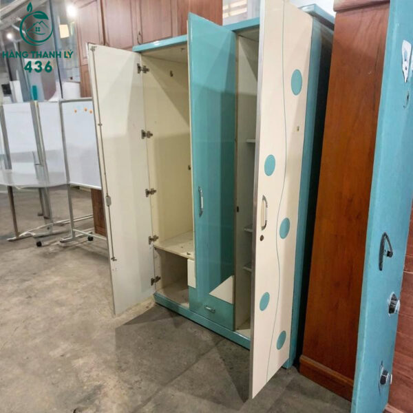 tu quan ao cu 1m2x2m 3 canh mau xanh trang co hoc keo 1