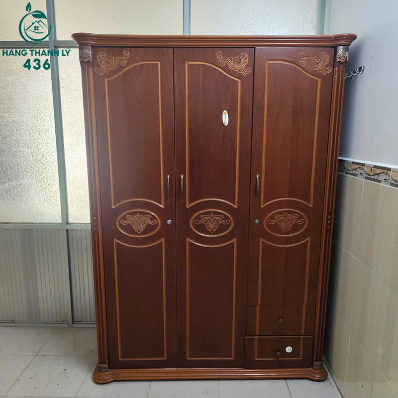 tu-quan-ao-cu-3-canh-phong-cach-co-dien-sang-trong-1 Tủ Quần Áo Cũ 3 Cánh Phong Cách Cổ Điển Sang Trọng