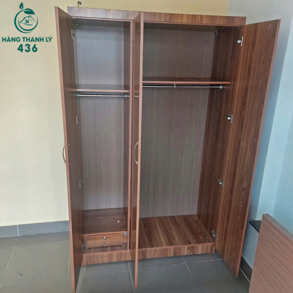 tu quan ao cu 3 canh tu 1m2x2m thanh treo inox chac chan 2