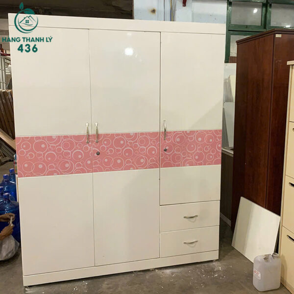 tu quan ao cu canh mo mau trang kem hoa tiet hong 1