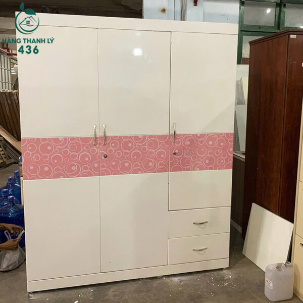 tu quan ao cu canh mo mau trang kem hoa tiet hong 2