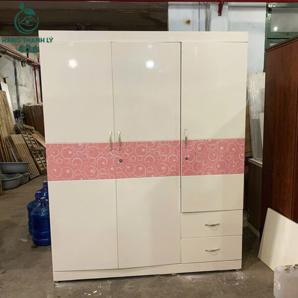 tu quan ao cu canh mo mau trang kem hoa tiet hong 4