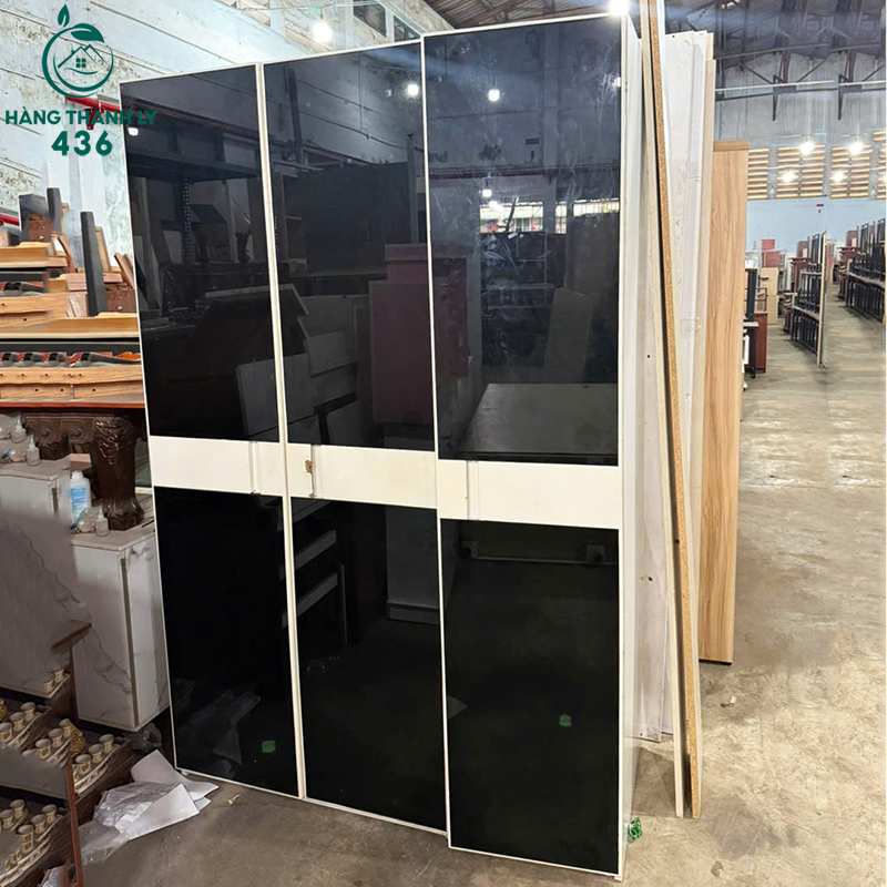 Tủ Quần Áo Cũ Mặt Kính Màu Đen Cửa Mở Sang Trọng tu-quan-ao-cu-mat-kinh-mau-den-cua-mo-sang-trong-1 Tủ Quần Áo Cũ Mặt Kính Màu Đen Cửa Mở Sang Trọng