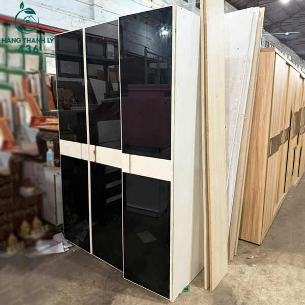 tu-quan-ao-cu-mat-kinh-mau-den-cua-mo-sang-trong (2) tu quan ao cu mat kinh mau den cua mo sang trong 2