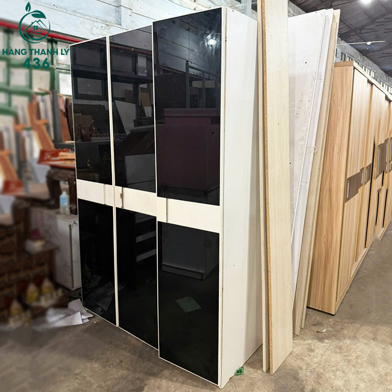 Tủ Quần Áo Cũ Mặt Kính Màu Đen Cửa Mở Sang Trọng tu-quan-ao-cu-mat-kinh-mau-den-cua-mo-sang-trong-2 Tủ Quần Áo Cũ Mặt Kính Màu Đen Cửa Mở Sang Trọng