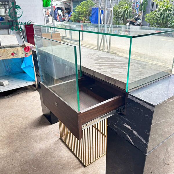 tu trung bay cu 1m6x1m2 da hoa cuong cao cap 4