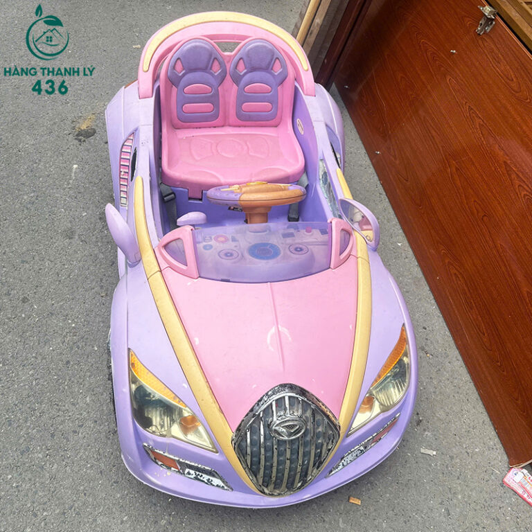 xe o to dien tre em cu 2 cho ngoi mau hong tim ca tinh 3