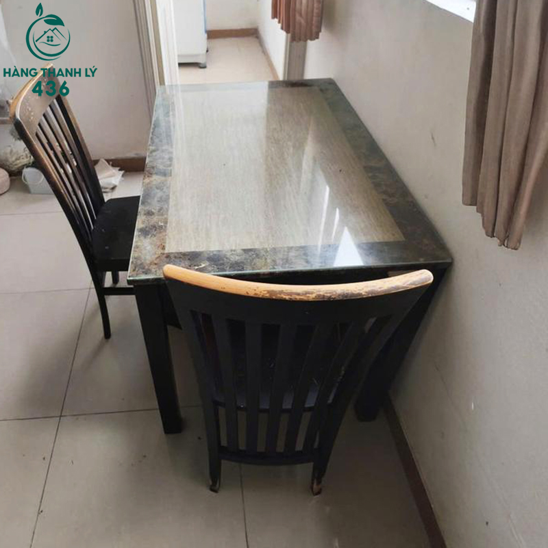 ban-an-cu-mat-kinh-ghe-go-mau-nau-den-sang-trong-2 Bàn Ăn Cũ Mặt Kính Ghế Gỗ Màu Nâu Đen Sang Trọng