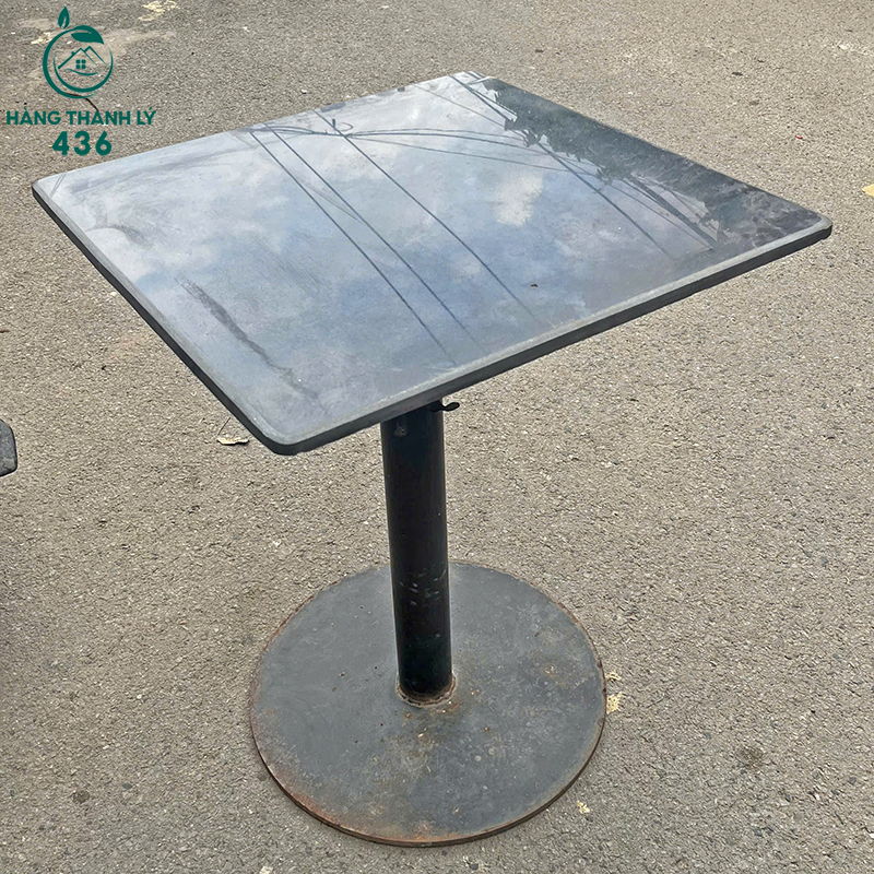 ban-da-hoa-cuong-cu-vuong-chan-sat-mau-den-1 Bàn Mặt Đá Hoa Cương Cũ Vuông Chân Sắt Màu Đen