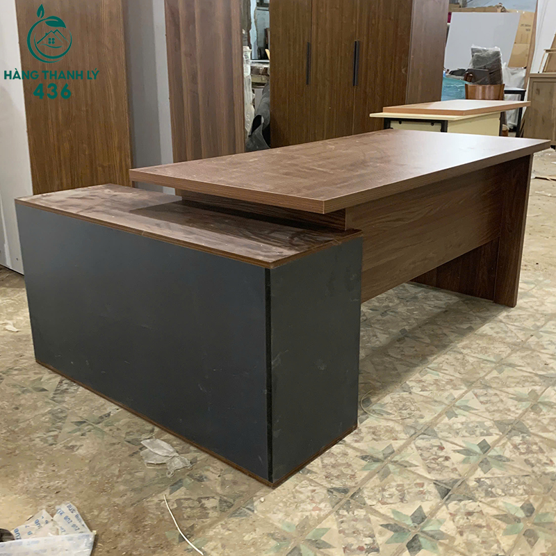 Bàn Giám Đốc 1M6X80CM Kiểu Góc L Tồn Kho Tái Chế Giá Rẻ ban-giam-doc-cu-1m6x80cm-mat-go-van-nau-dam-kem-tu-phu-3 Bàn Giám Đốc 1M6X80CM Kiểu Góc L Tồn Kho Tái Chế Giá Rẻ