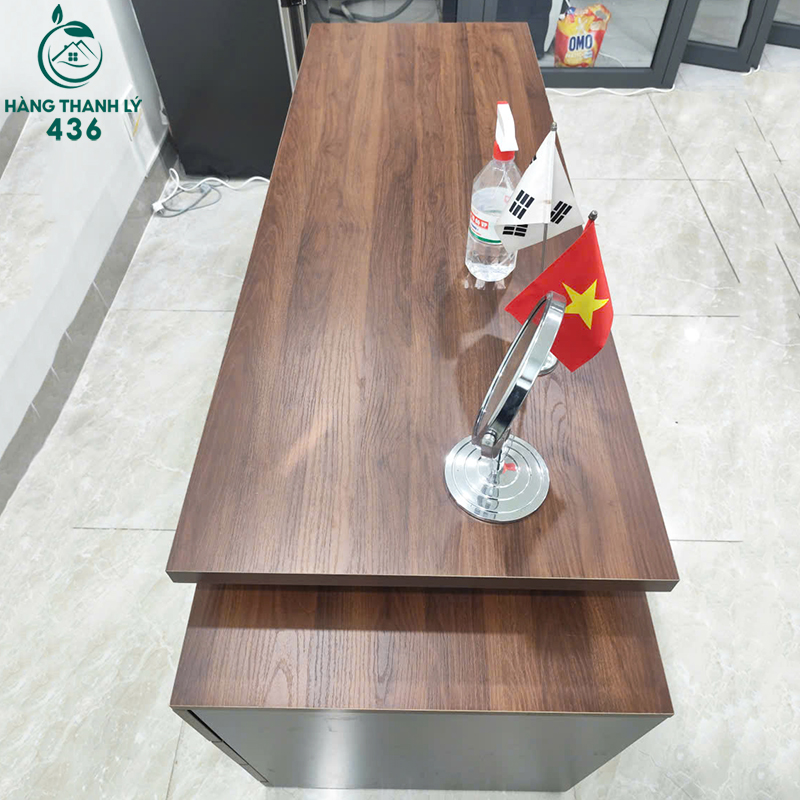 ban-giam-doc-cu-1m75x75cm-mat-van-go-phoi-mau-nau-den-2 Bàn Giám Đốc Cũ 1M75X75CM Mặt Vân Gỗ Phối Màu Nâu Đen