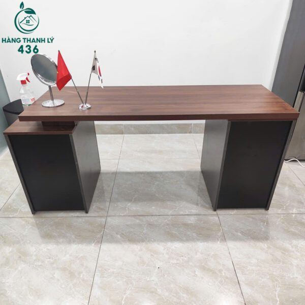 ban giam doc cu 1m75x75cm mat van go phoi mau nau den 3