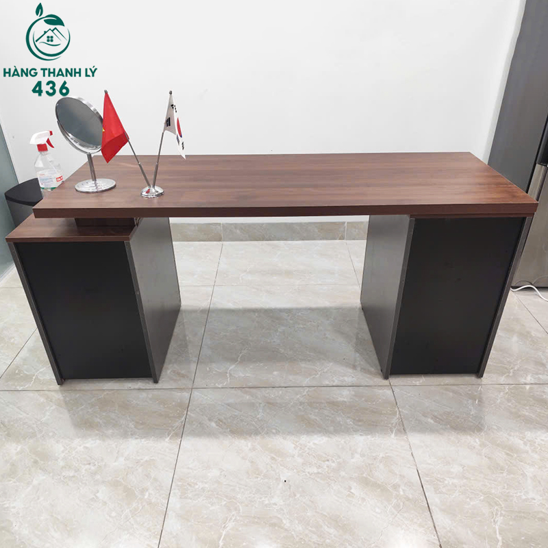 ban-giam-doc-cu-1m75x75cm-mat-van-go-phoi-mau-nau-den-3 Bàn Giám Đốc Cũ 1M75X75CM Mặt Vân Gỗ Phối Màu Nâu Đen