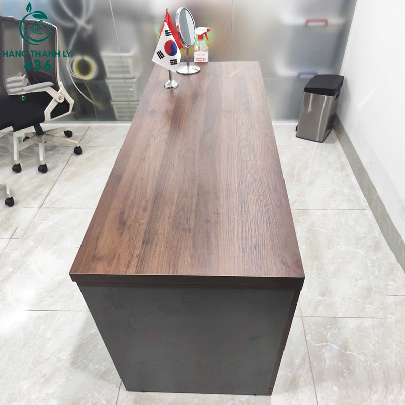 ban-giam-doc-cu-1m75x75cm-mat-van-go-phoi-mau-nau-den-4 Bàn Giám Đốc Cũ 1M75X75CM Mặt Vân Gỗ Phối Màu Nâu Đen
