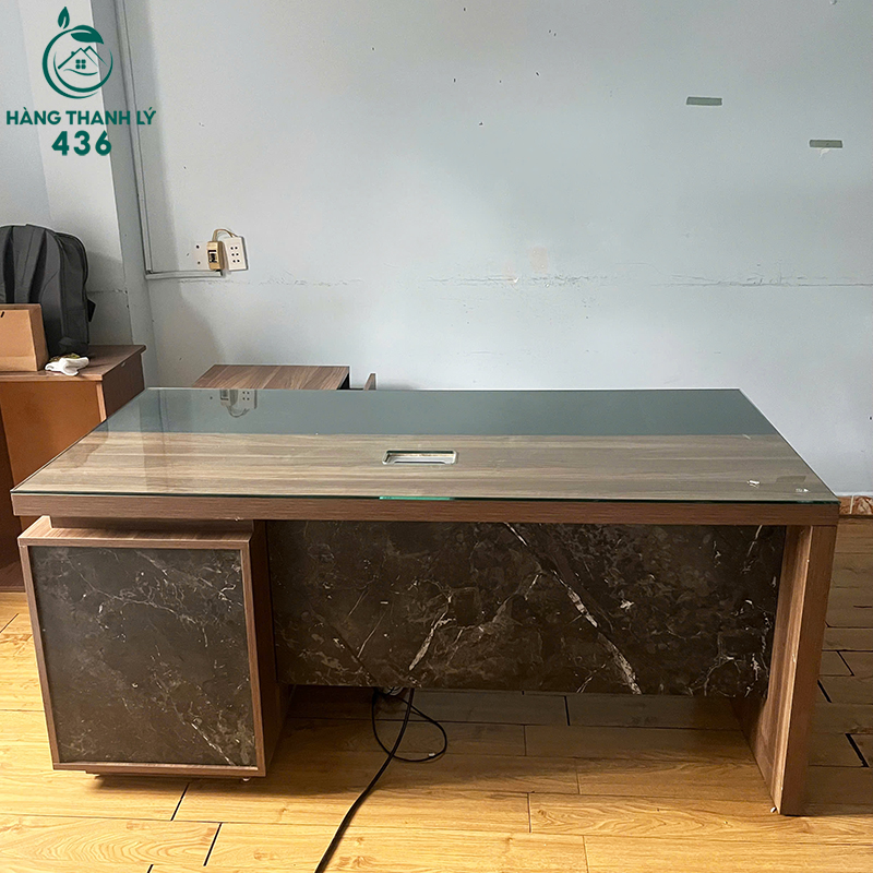 ban-giam-doc-cu-1m7x1m5-mat-kinh-cuong-luc-hien-dai-sang-trong-1 Bàn Giám Đốc Cũ 1M7X1M5 Mặt Kính Cường Lực Hiện Đại Sang Trọng