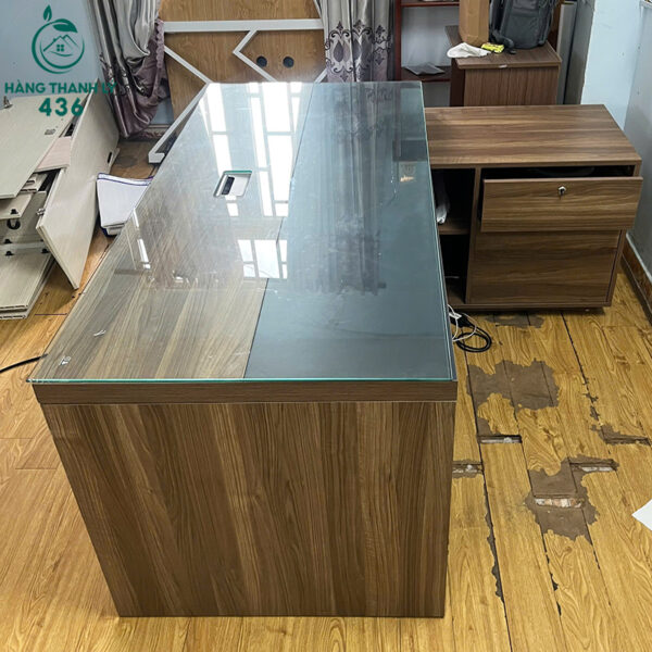 ban-giam-doc-cu-1m7x1m5-mat-kinh-cuong-luc-hien-dai-sang-trong (4) ban giam doc cu 1m7x1m5 mat kinh cuong luc hien dai sang trong 4