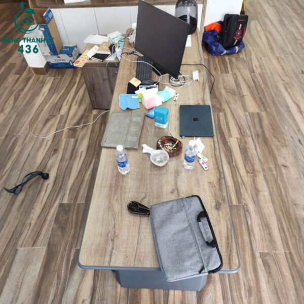 ban-giam-doc-cu-2m55x1m2-co-hoc-tu-phu-dung-tai-lieu (1) Bàn Giám Đốc Cũ 2M55X1M2 Có Hộc Tủ Phụ Đựng Tài Liệu