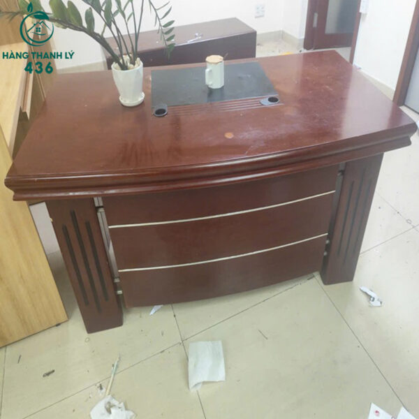 ban giam doc cu kieu mat cong co tam lot den tien loi 1