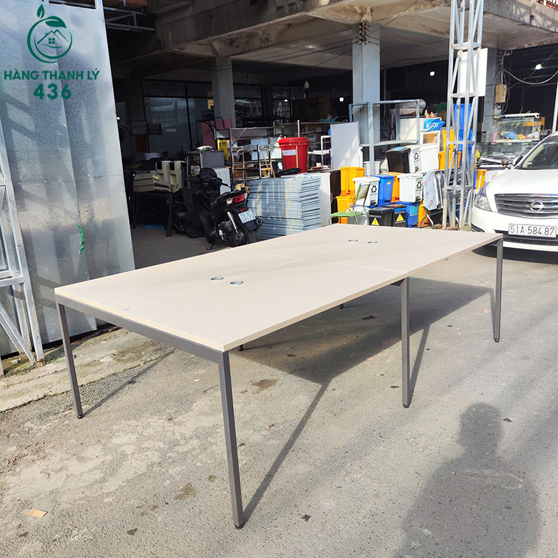 Bàn Họp Cũ 1M4X2M4 Hình Chữ Nhật Có Lỗ Luồn Dây Điện Tiện Lợi ban-hop-cu-1m4x2m4-hinh-chu-nhat-co-lo-luon-day-dien-tien-loi-3 Bàn Họp Cũ 1M4X2M4 Hình Chữ Nhật Có Lỗ Luồn Dây Điện Tiện Lợi