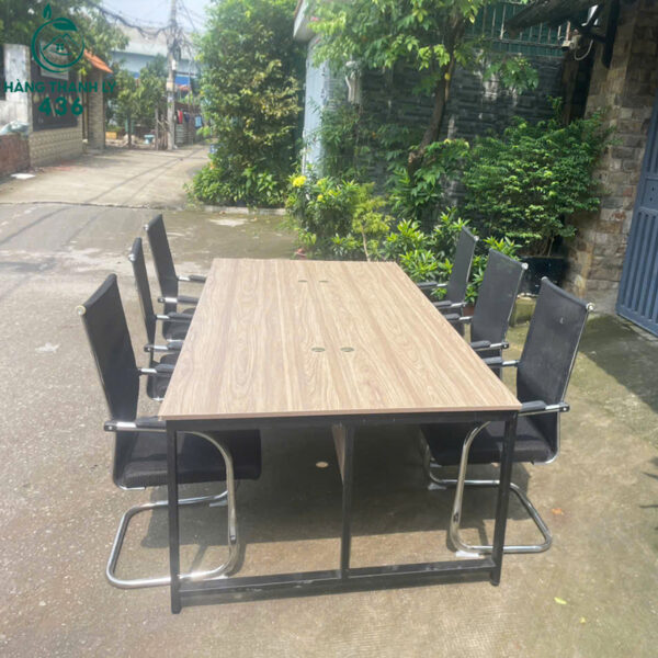 Bàn Họp Cũ 2M4X1M2 Chân Khung Sắt Mặt Gỗ Có Lỗ Đi Dây