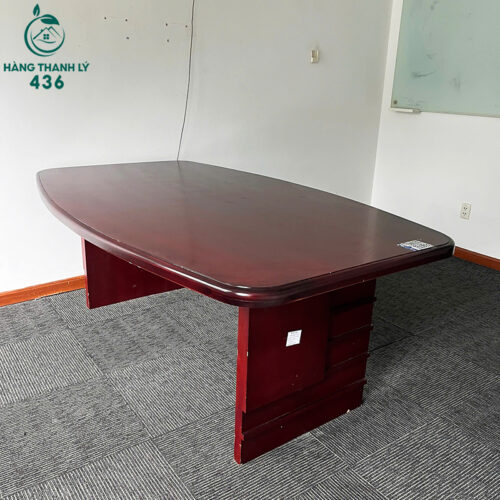 Bàn Họp Màu Đỏ Đô Cũ Thiết Kế Góc Bo Sang Trọng 4 ban hop mau do do cu thiet ke bo mem 1