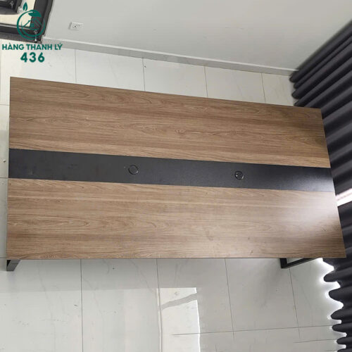 Bàn Làm Việc Cũ 1M2X2M4 Gỗ Màu Nâu Vân Đẹp 3 ban lam viec cu 1m2x2m4 thiet ke hien dai co lo luon day dien 3