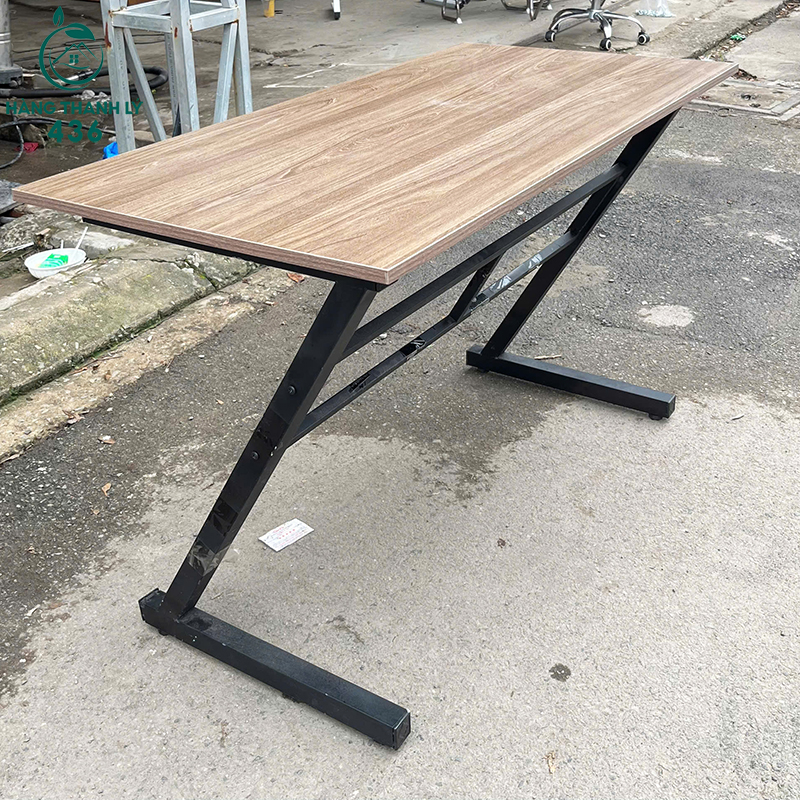 Bàn Làm Việc Cũ 1M2X75CM Chân Bàn Màu Đen Bền Đẹp ban-lam-viec-cu-1m2x75cm-chan-sat-ben-dep-1 Bàn Làm Việc Cũ 1M2X75CM Chân Bàn Màu Đen Bền Đẹp