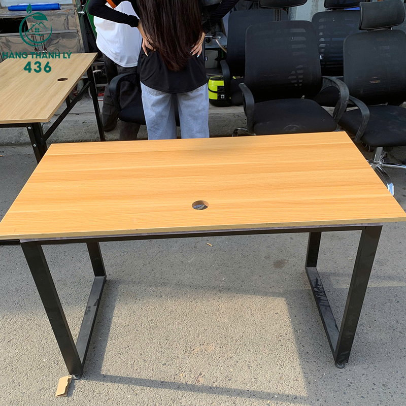 Bàn Làm Việc Cũ 1M2X60CM Gỗ Màu Sáng 4 ban lam viec cu 1m2x75cm go mau sang co lo luon day dien 1