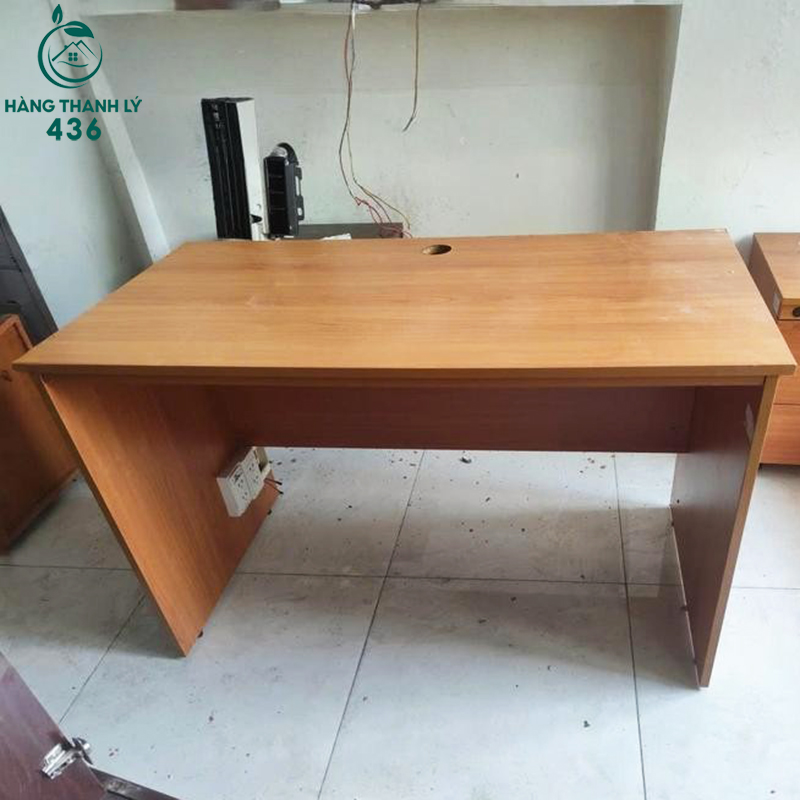Bàn Làm Việc Cũ 1M2X75CM Gỗ Màu Sáng Có Lỗ Luồn Dây Điện ban-lam-viec-cu-1m2x75cm-go-mau-sang-co-lo-luon-day-dien Bàn Làm Việc Cũ 1M2X75CM Gỗ Màu Sáng Có Lỗ Luồn Dây Điện